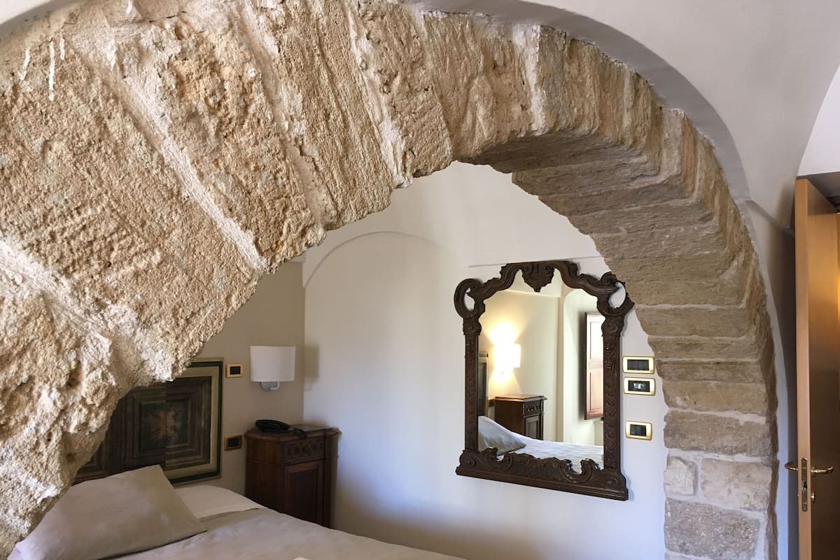 Family Apartment, 1 Bedroom, Kitchen, Courtyard View | Hypo-allergenic bedding available, pillowtop beds, in-room safe, desk