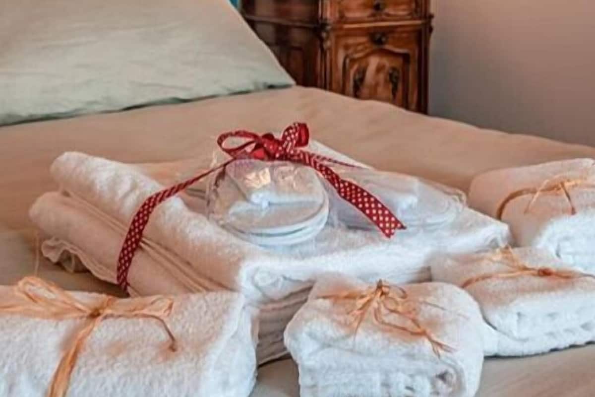 minibar, in-room safe, individually decorated, desk