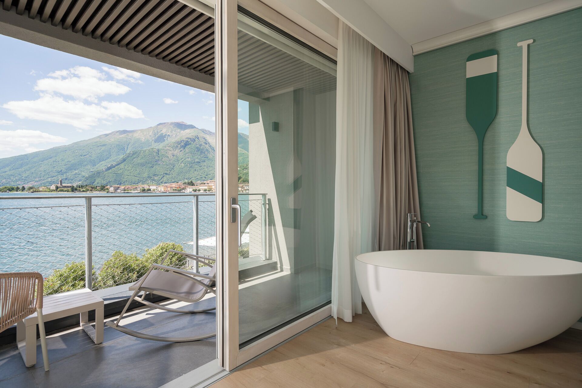 romantic double room, bathtub, lake view | terrace/patio