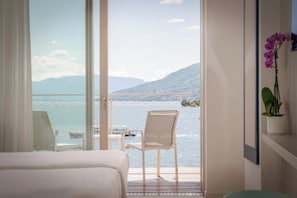 Doppia Executive, vista lago | Copriletto in piuma, minibar, cassaforte in camera, postazione laptop