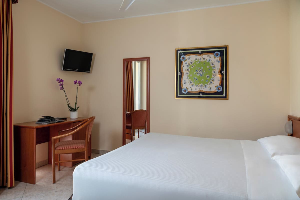 Doppia Classic | Copriletto in piuma, minibar, cassaforte in camera, postazione laptop