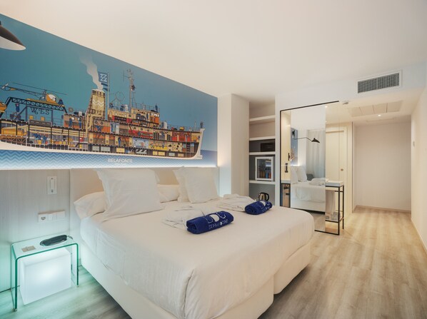 Habitación superior con 1 cama matrimonial o 2 individuales | Minibar, caja de seguridad en la habitación y insonorización 