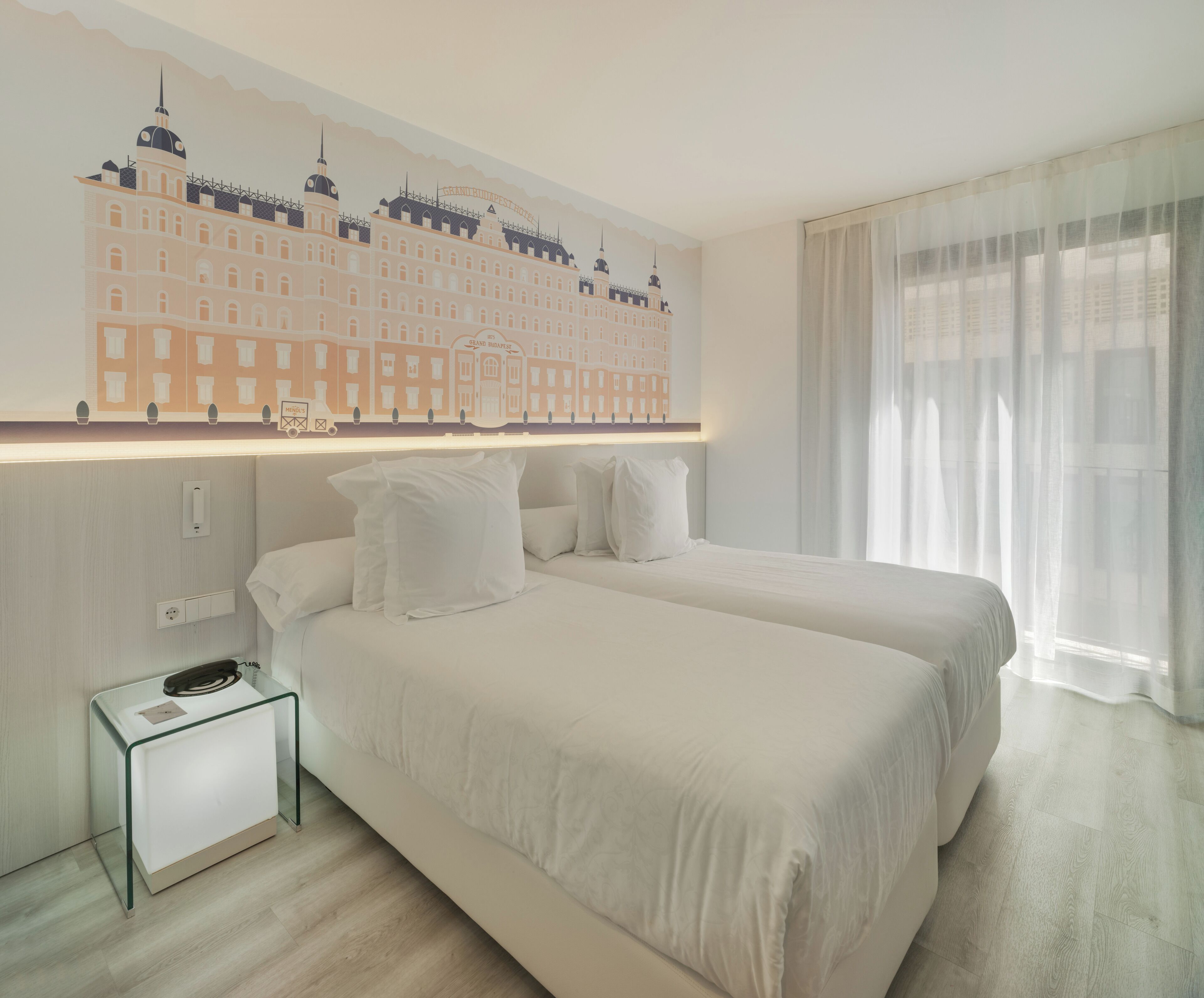 Minibar, coffres-forts dans les chambres, chambres insonorisées