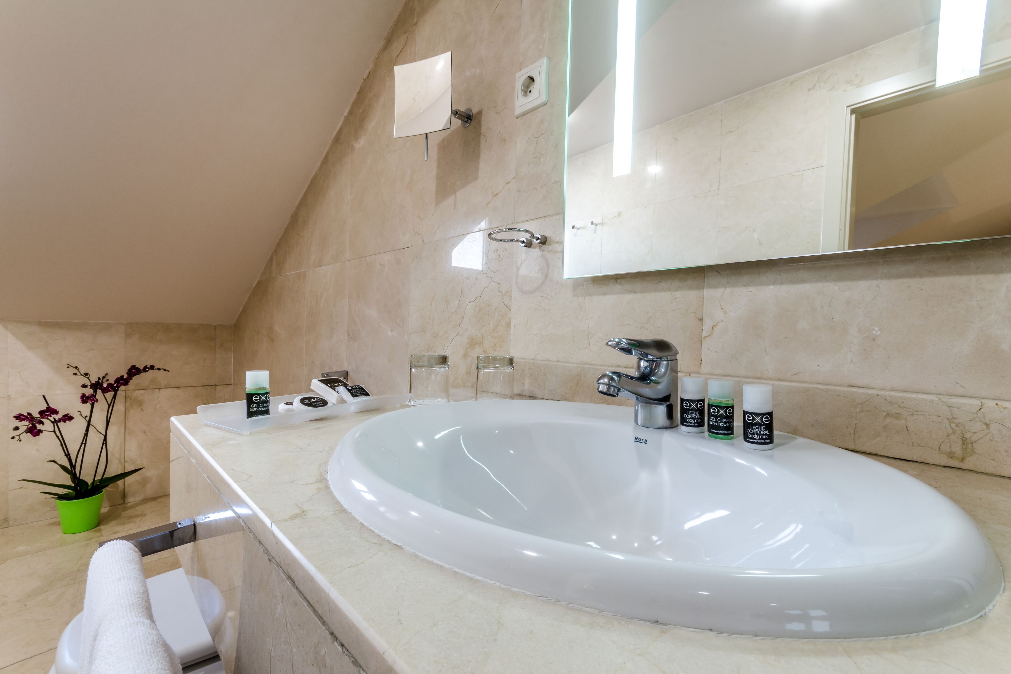 bathtub, eco-friendly toiletries, hair dryer, bidet