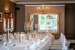 Banquet hall - The Glen Mhor Hotel and Uile-bheist Brewery & Distillery (Inverness)