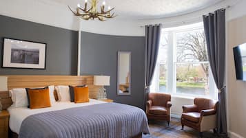 Camera Deluxe, 1 letto king, non fumatori, vista fiume | Biancheria da letto ipoallergenica, una scrivania, postazione laptop