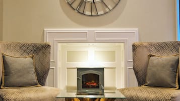 Romantic Room, 1 King Bed, Bathtub, Lake View | Hypo-allergenic bedding, desk, laptop workspace, iron/ironing board