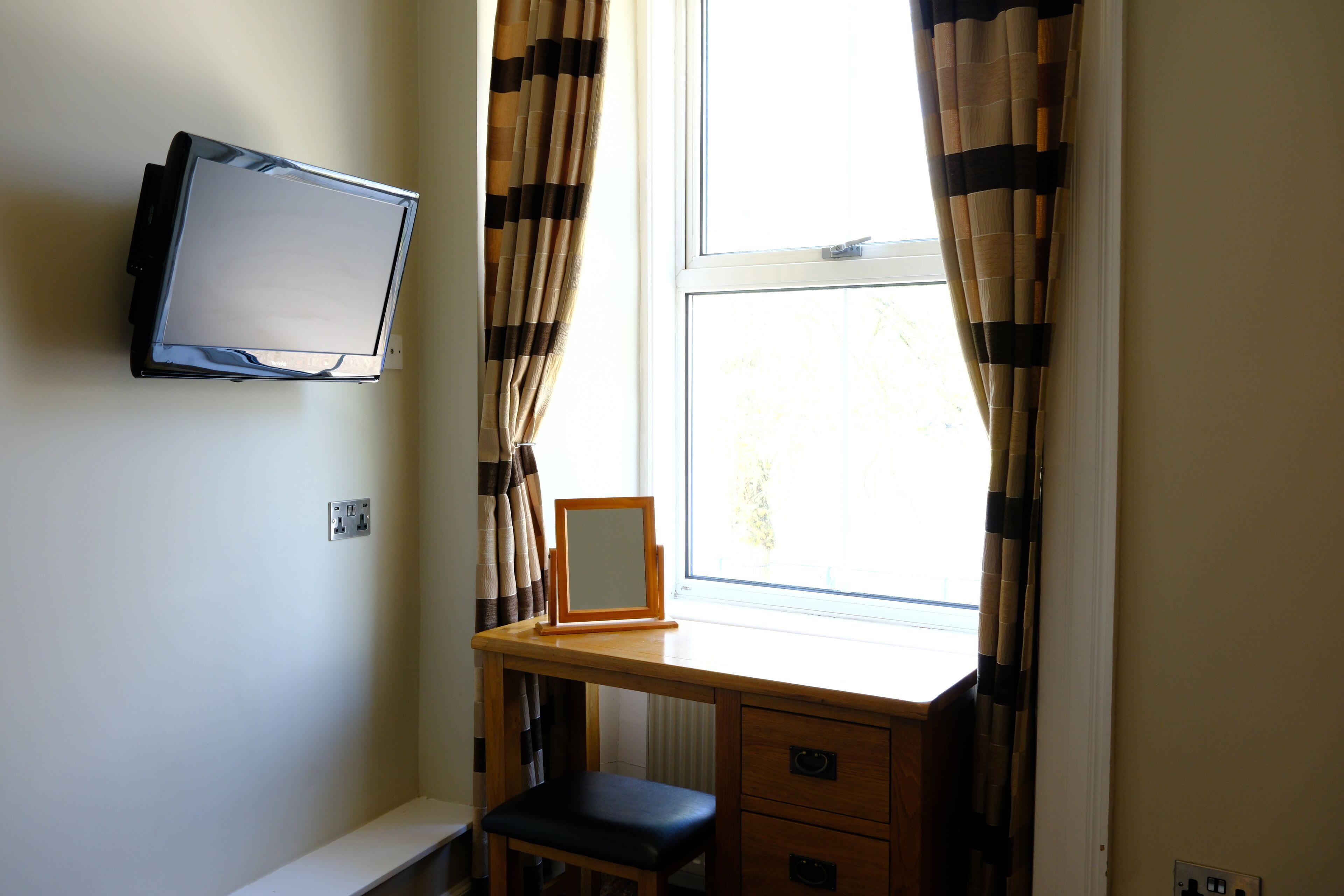 Foto - Glen Mhor Hotel at Uile-bheist 'Brewstillery'