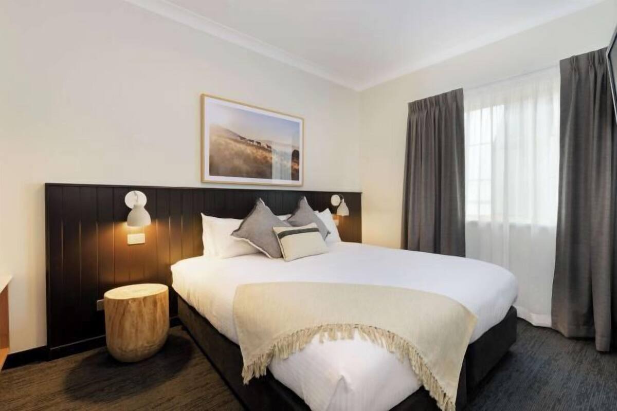 2 bedrooms, premium bedding, memory-foam beds, minibar