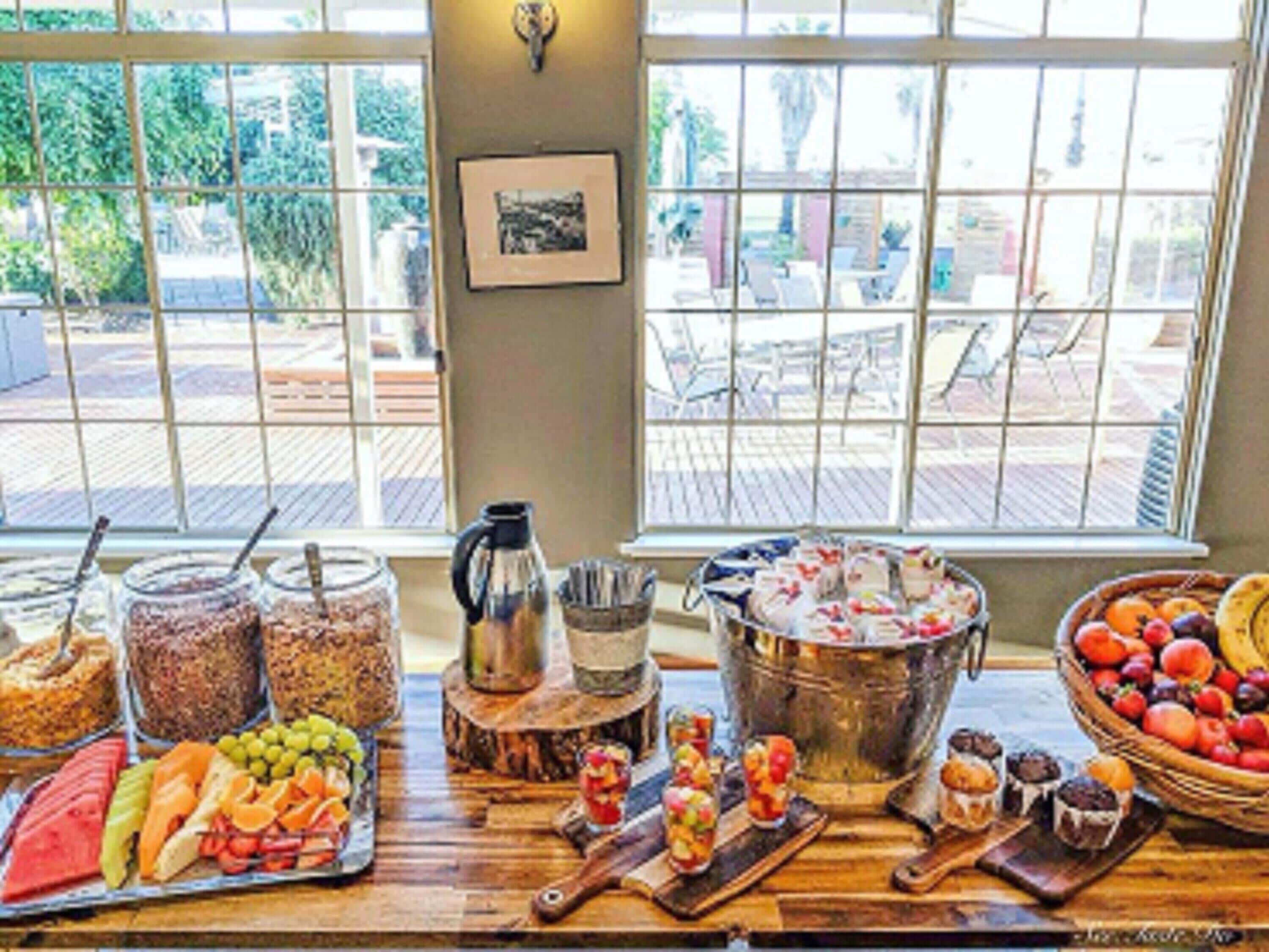 Daily buffet breakfast for a fee