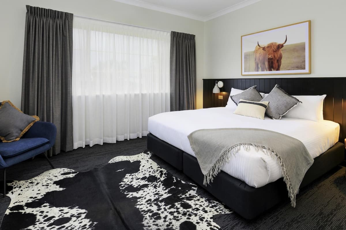 Superior Room | Premium bedding, memory foam beds, minibar, blackout drapes