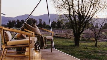 Mudgee Retreat | Premium bedding, memory foam beds, minibar, blackout drapes