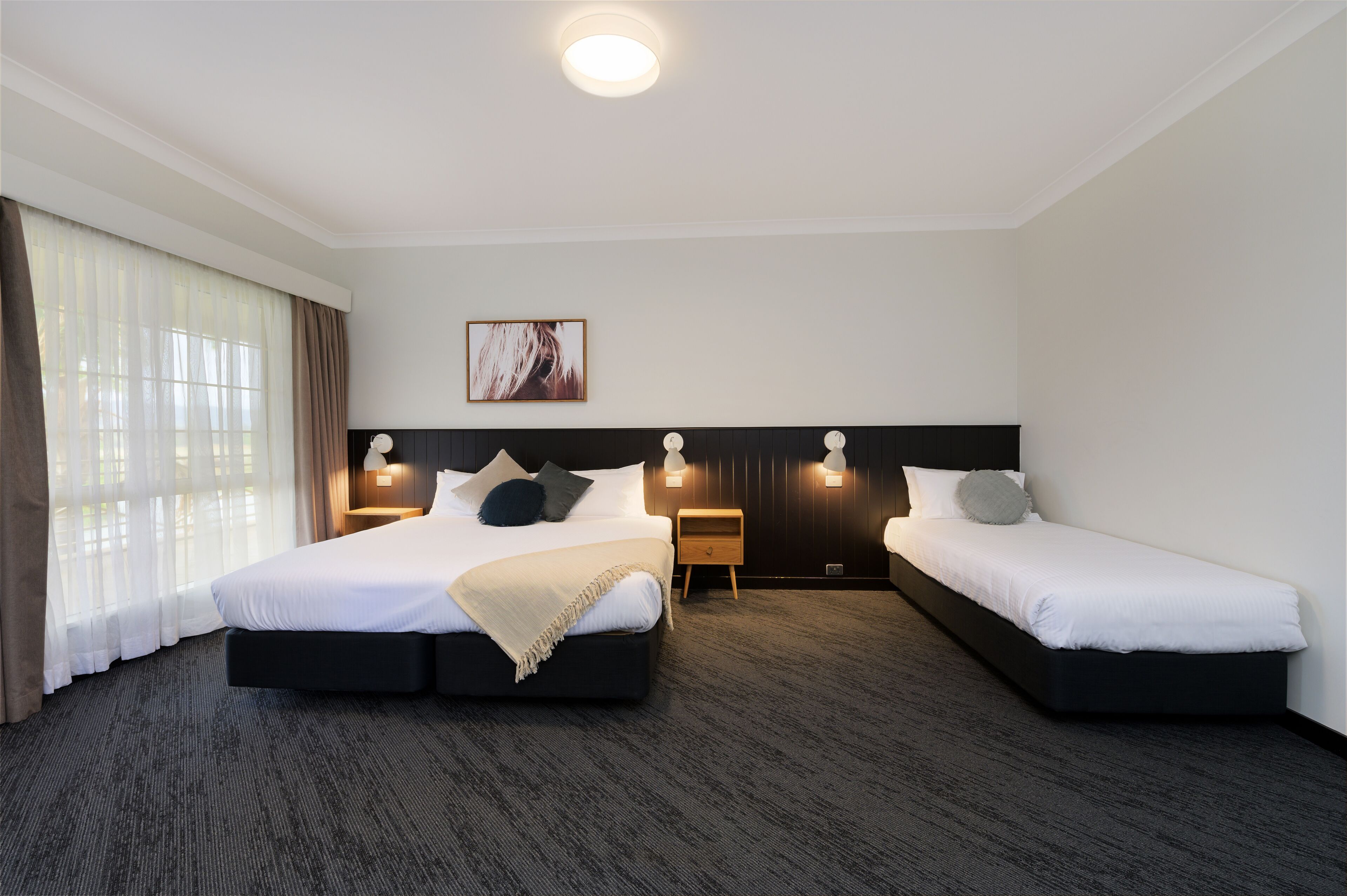 Ropa de cama de alta calidad, colchones viscoelásticos, minibar