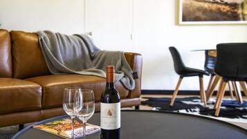 Ropa de cama de alta calidad, colchones viscoelásticos, minibar
