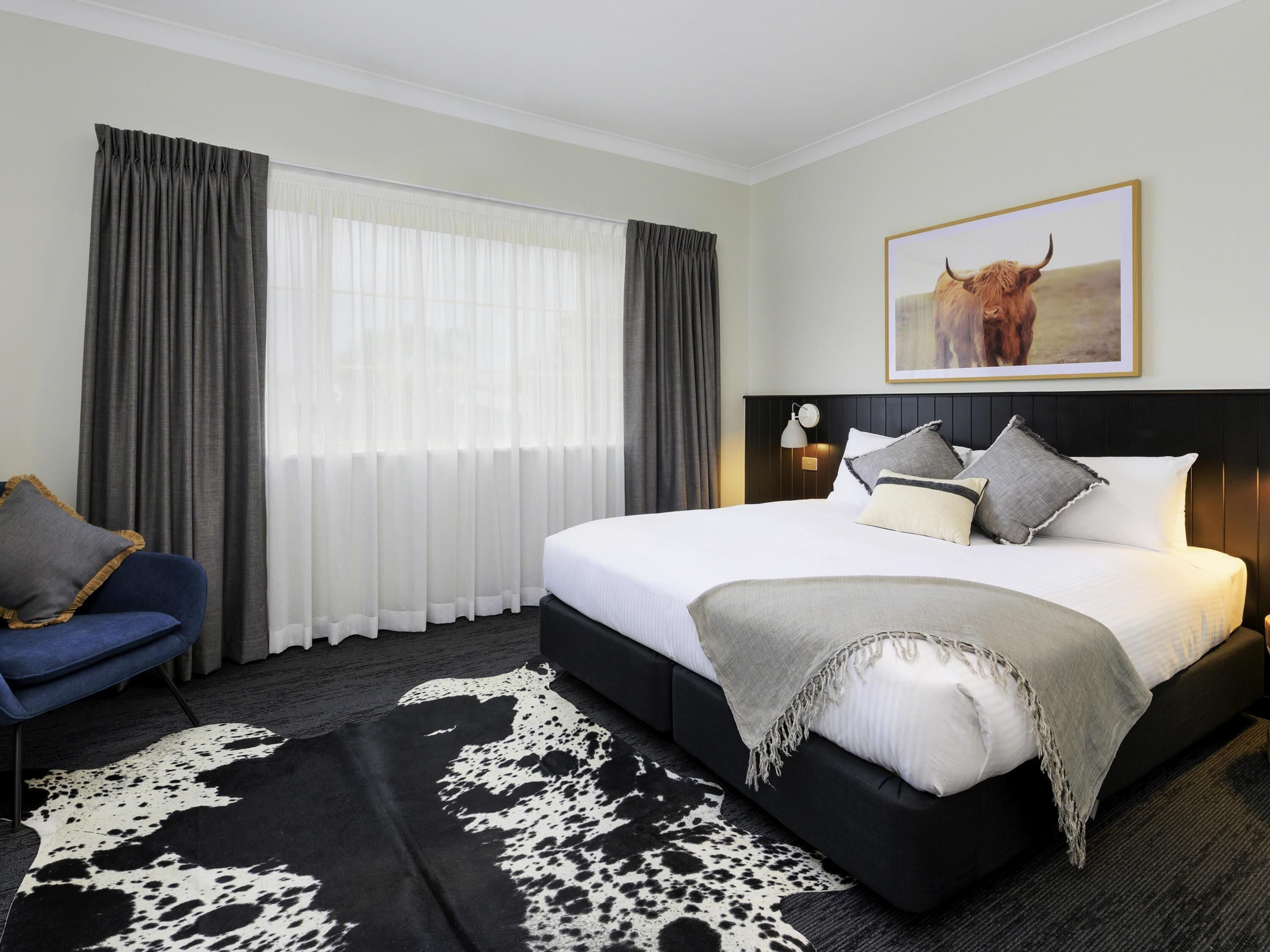 Habitación superior | Ropa de cama de alta calidad, colchones viscoelásticos, minibar