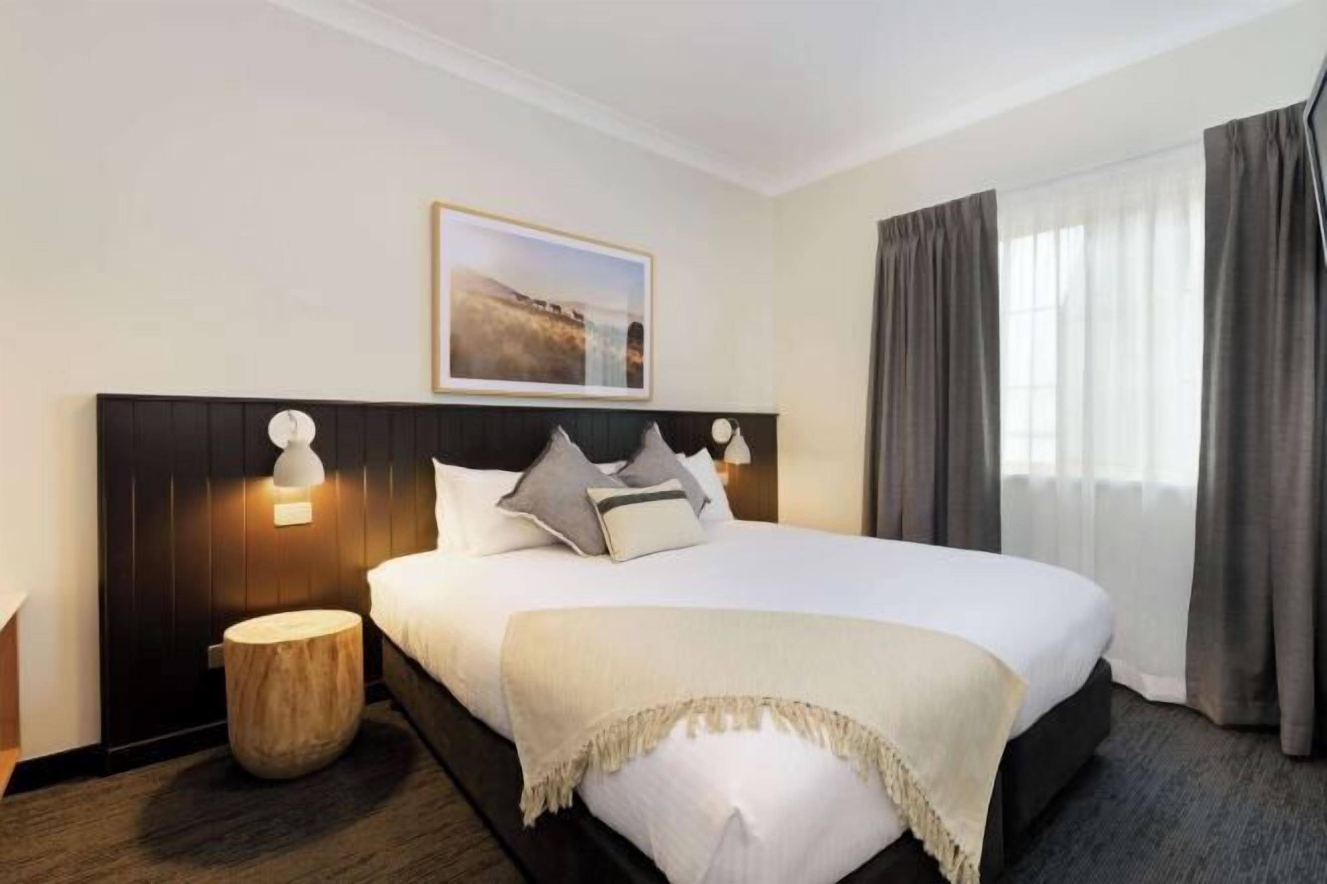 Luxe beddengoed, bedden met traagschuimmatrassen, een minibar