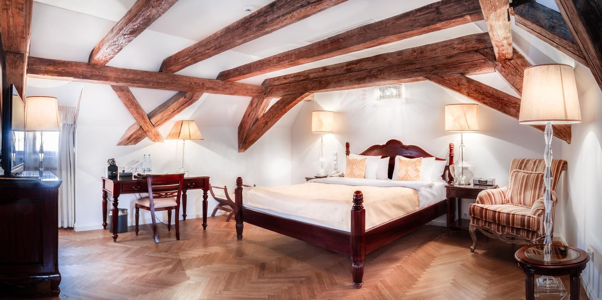 deluxe double or twin room | 1 bedroom, premium bedding, minibar, in-room safe