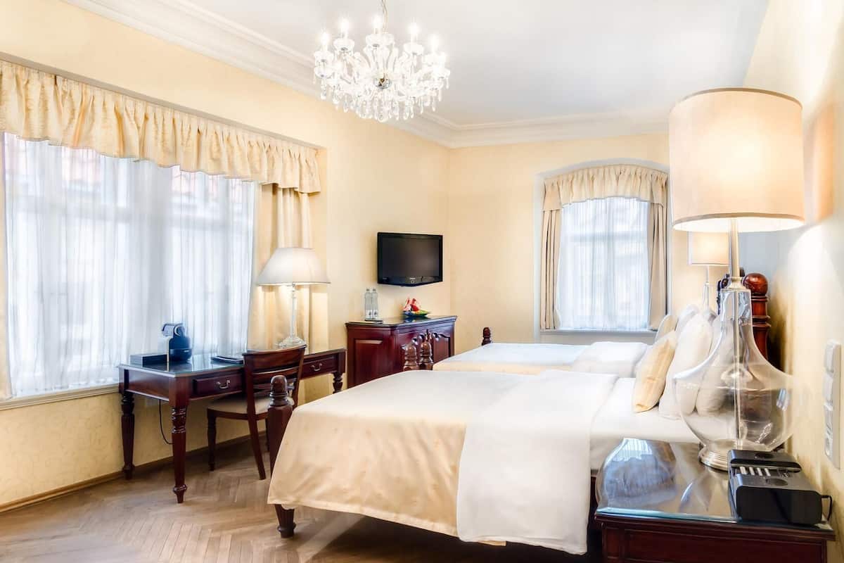 Deluxe-Doppel- oder -Zweibettzimmer | Hochwertige Bettwaren, Minibar, Zimmersafe, individuell dekoriert