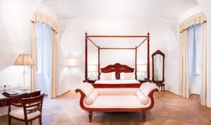 Junior Suite | 1 bedroom, premium bedding, minibar, in-room safe