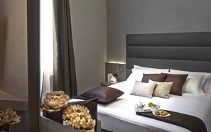 Minibar, in-room safe, desk, cots/infant beds - Hotel Ritz (Chivasso)