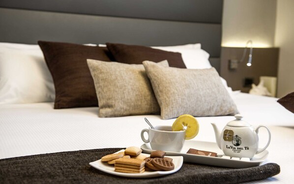 Minibar, in-room safe, desk, cots/infant beds - Hotel Ritz (Chivasso)