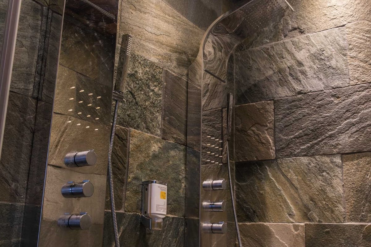 couples treatment room(s), hot tub, steam room, turkish bath/hammam