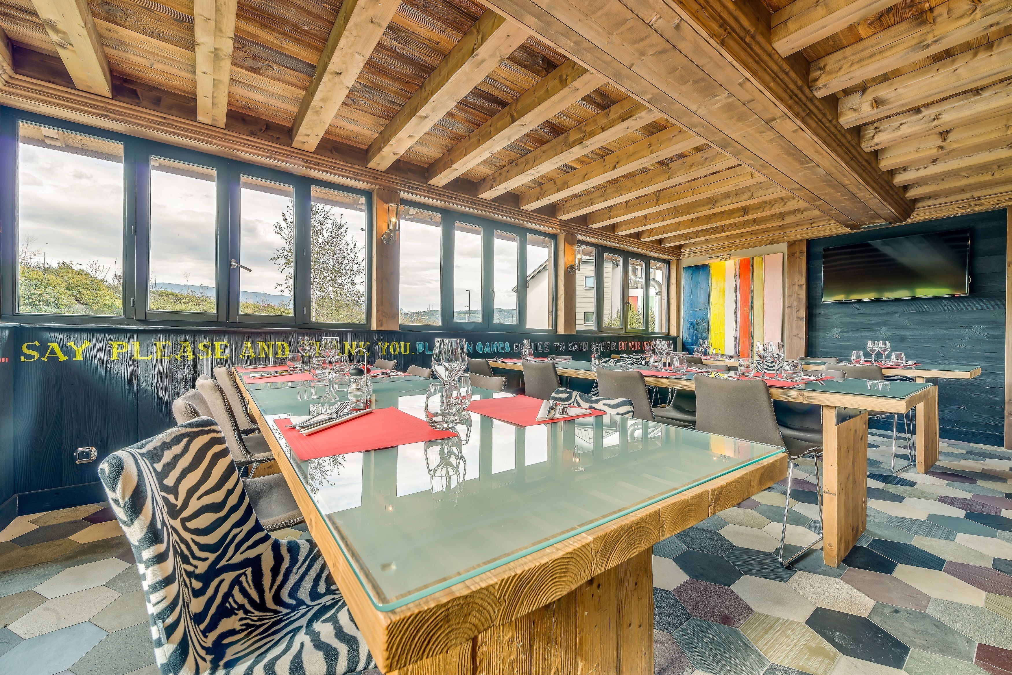 Se sirven almuerzos, cenas y cocina francesa 