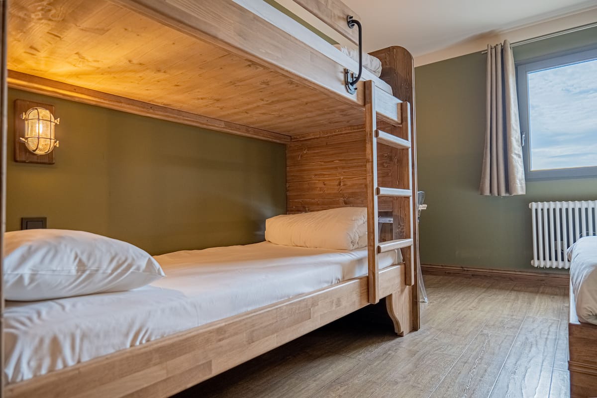 Comfort Quadruple Room | 1 bilik tidur, peralatan tempat tidur premium