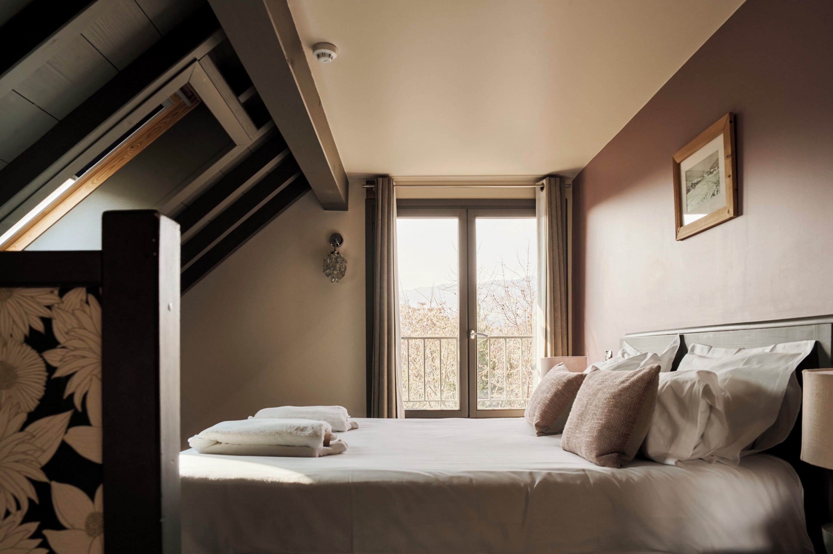 1 bedroom, premium bedding, blackout curtains, soundproofing