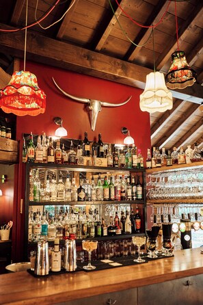 Bar (on property) - La Maison Rouge (Barberaz)