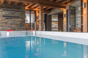 Salas de tratamiento para parejas, una bañera de hidromasaje, baño turco