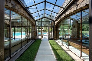 Salas para tratamentos a dois, sauna seca, banheira de hidromassagem