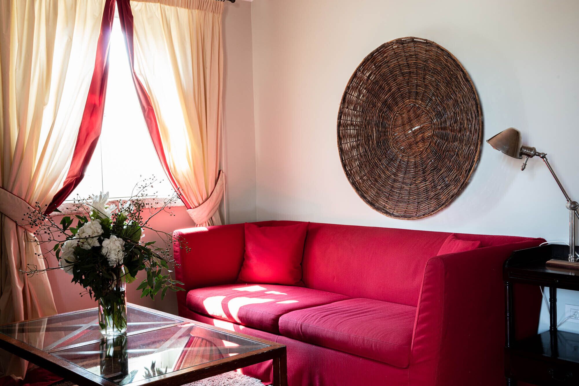 deluxe double room | living area | flat-screen tv