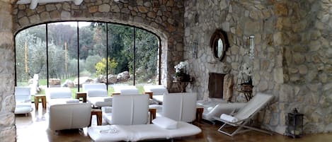 Couples treatment rooms, sauna, hot tub, steam room, Turkish bath