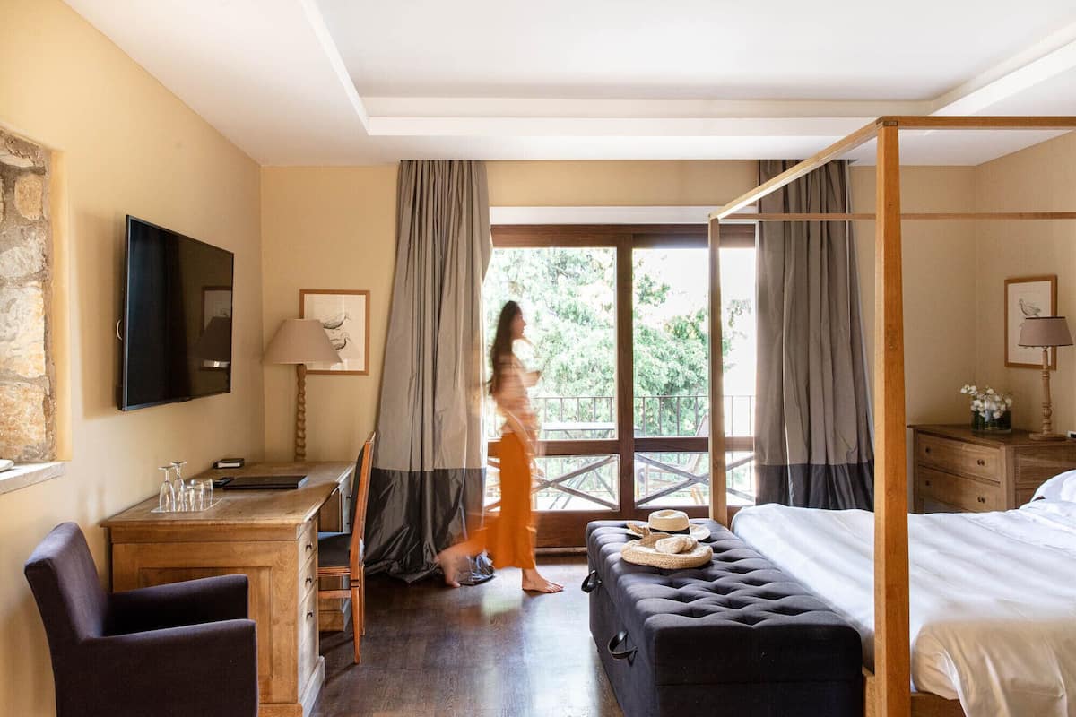Junior Suite | 1 bedroom, premium bedding, minibar, in-room safe