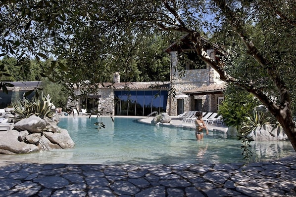 Couples treatment rooms, sauna, hot tub, steam room, Turkish bath