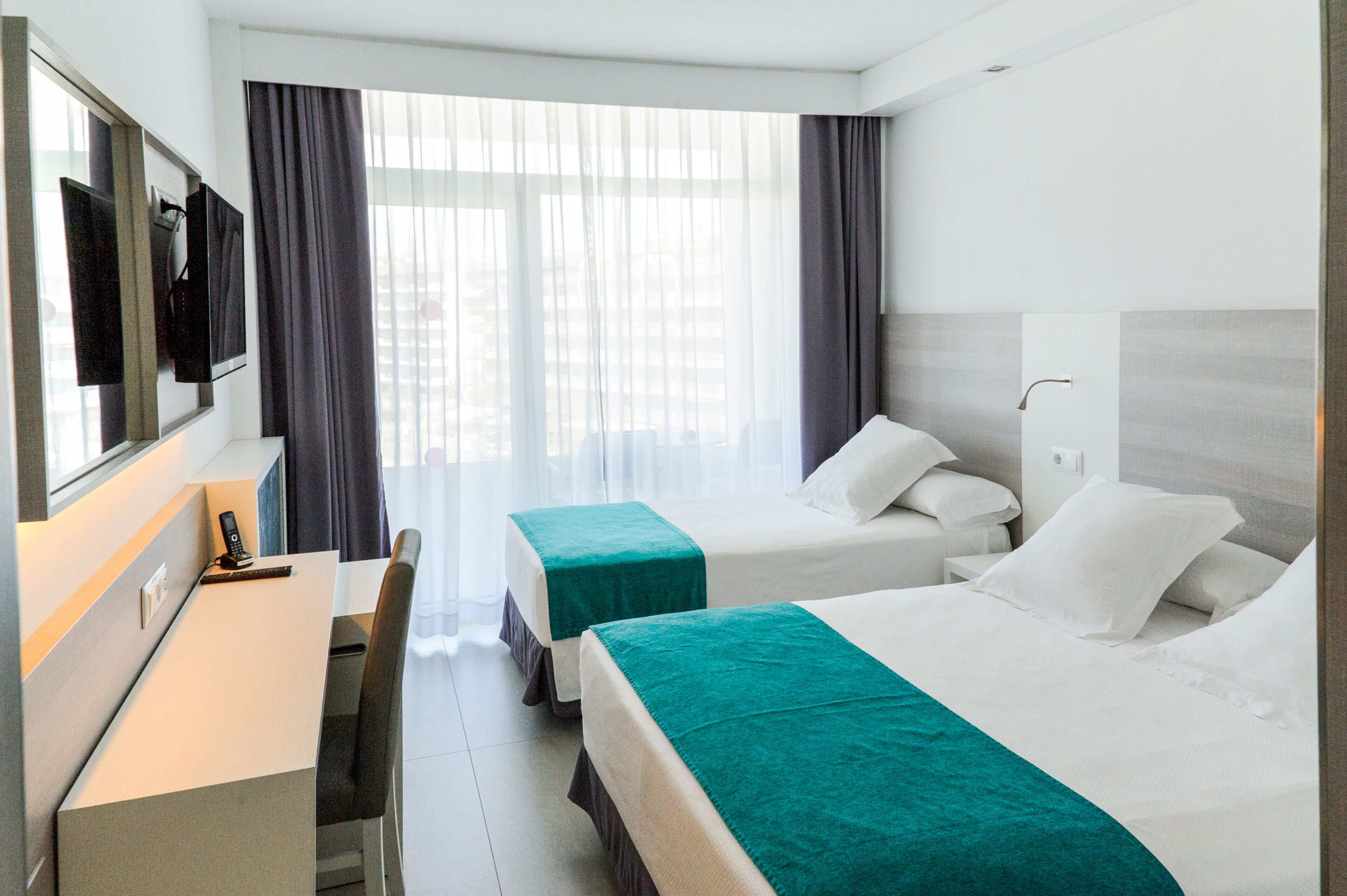 triple room (1 adult + 2 children) | 1 bedroom, in-room safe, desk, blackout curtains