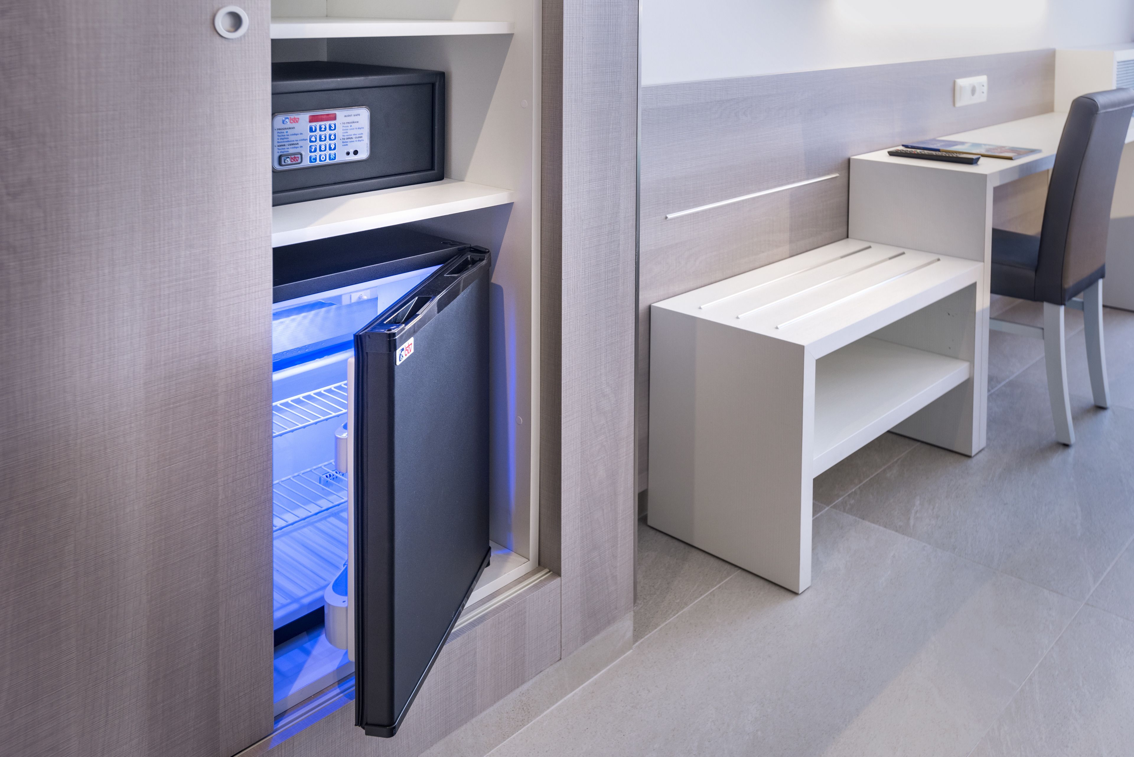 1 bedroom, in-room safe, desk, blackout curtains