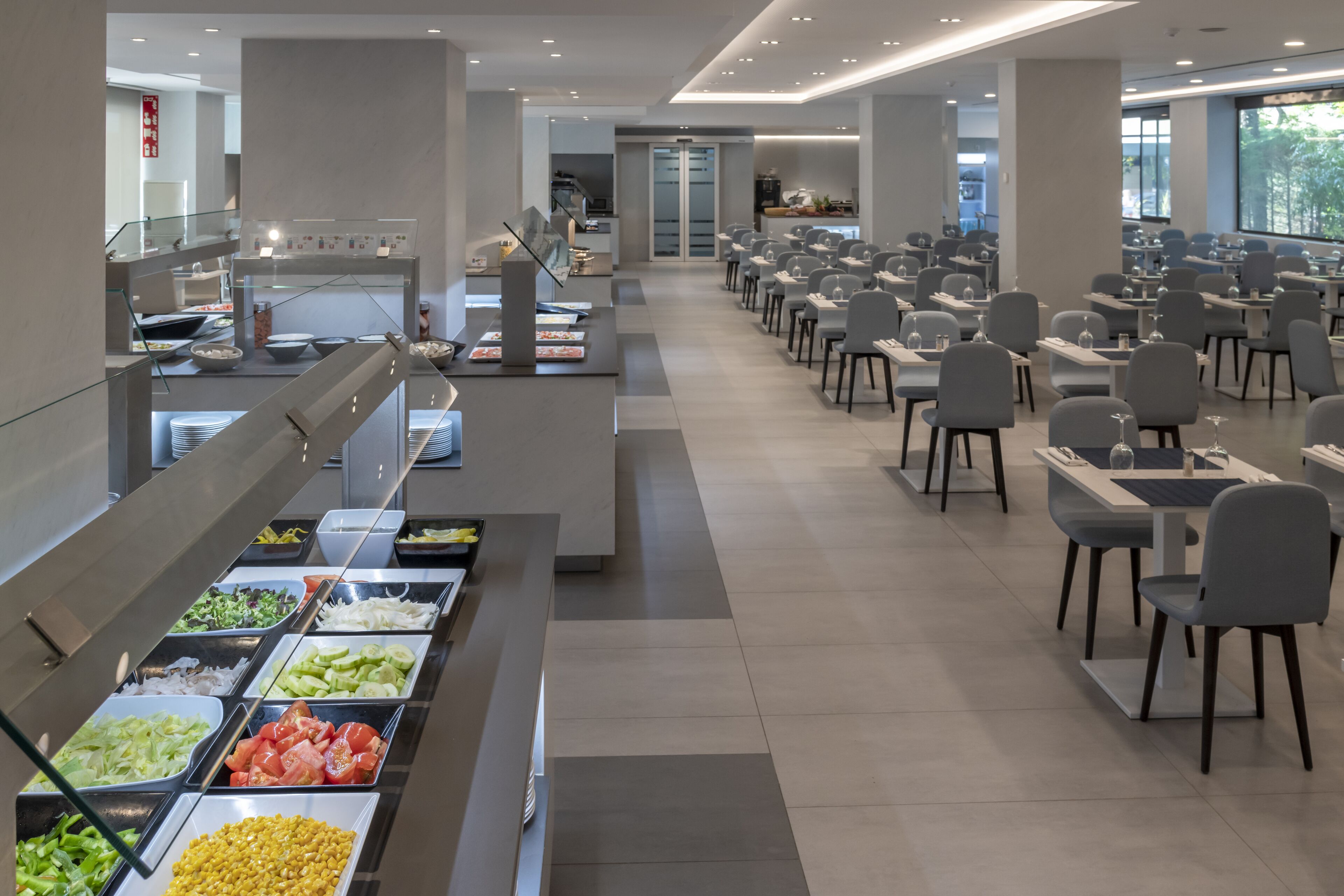 2 restaurantes; se sirven desayunos 