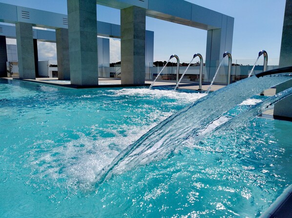 2 outdoor pools, pool umbrellas, sun loungers - Olympus Palace (Salou)