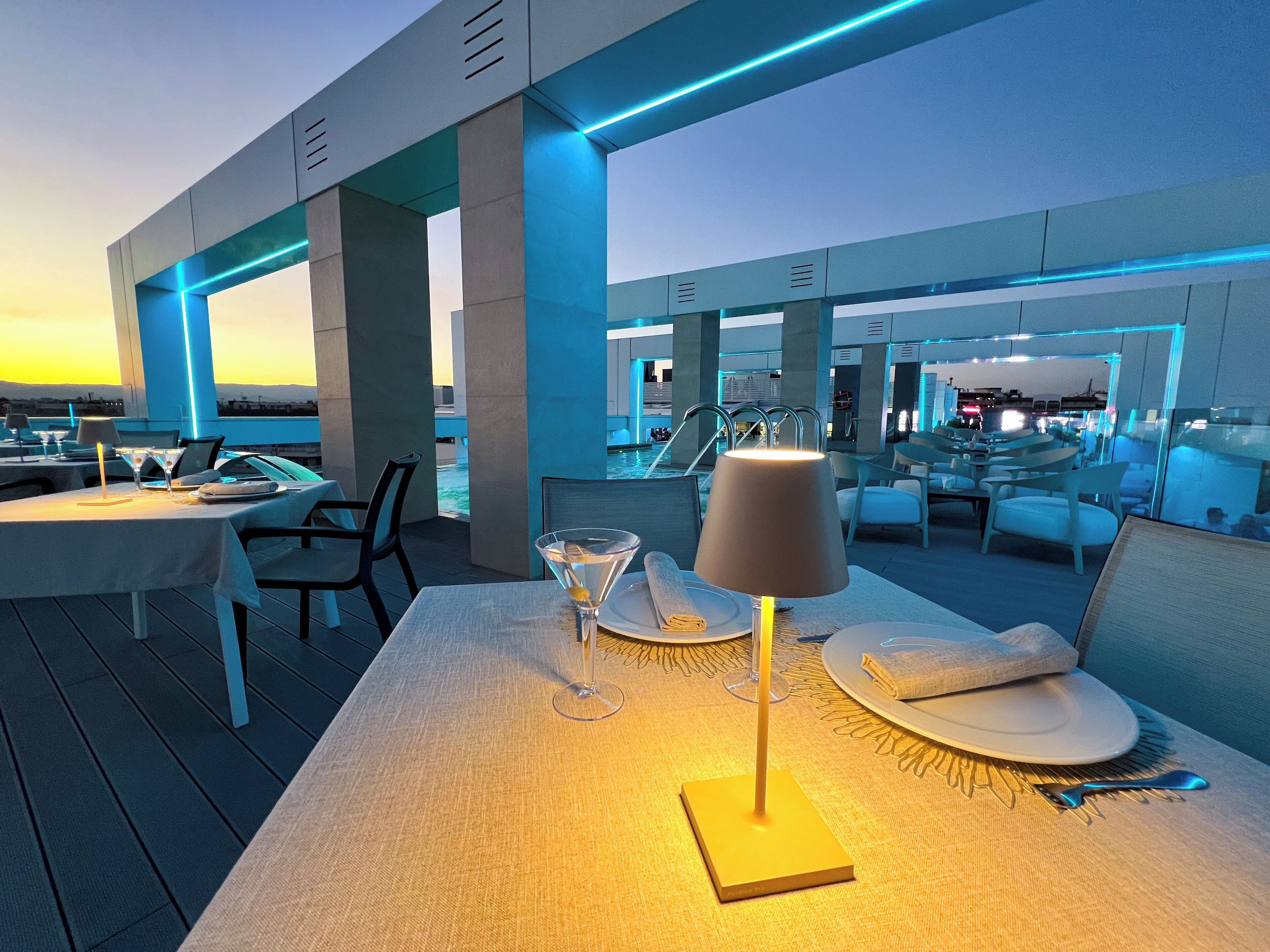 2 من المطاعم، تقديم الإفطار