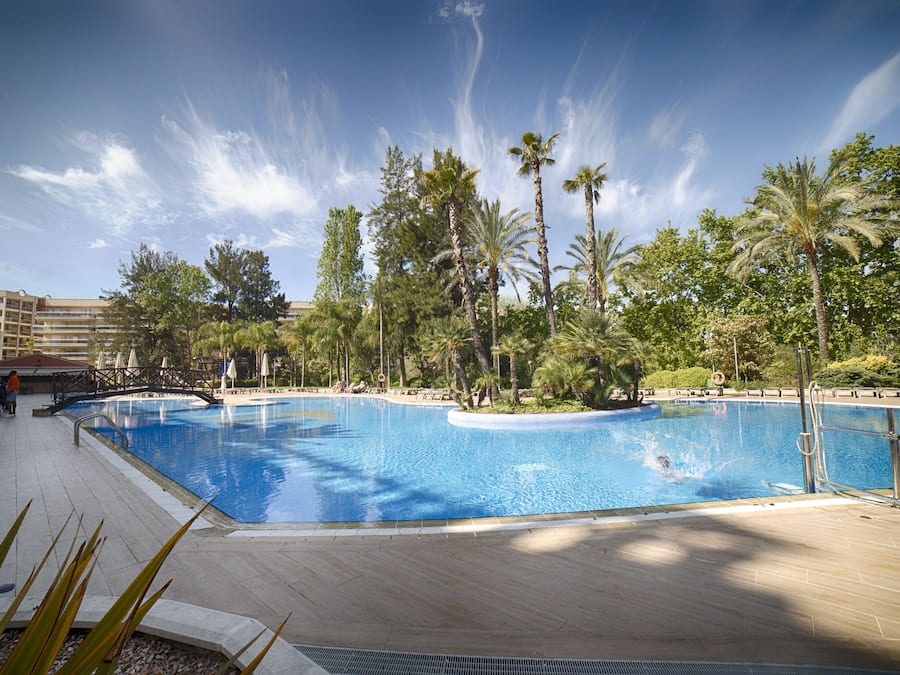 Indoor pool, outdoor pool, sun loungers