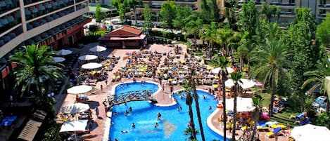 Indoor pool, outdoor pool, sun loungers