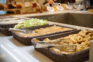 Comida y bebida
