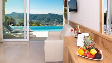 Suite, accĂšs piscine, vue lac | Vue de la chambre