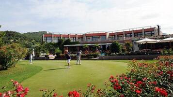 Junior Twin Room, Terrace, Golf View | Room amenity