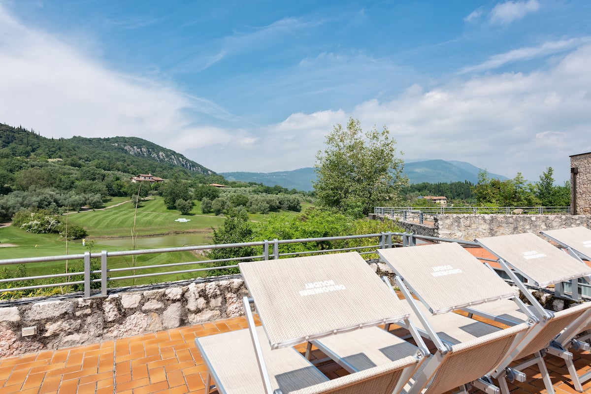 Junior Twin Room, Terrace, Golf View | Room amenity