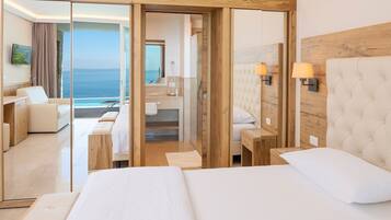 Suite, accĂšs piscine, vue lac | 1 chambre, minibar, coffres-forts dans les chambres, bureau