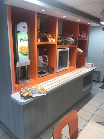 Daily buffet breakfast for a fee. Premiere Classe Montbeliard - Sochaux