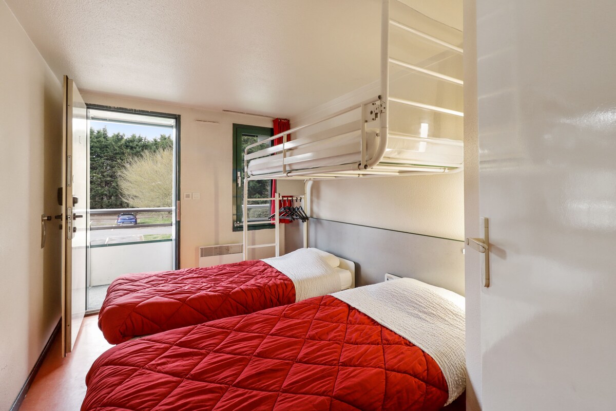 Standaard kamer, 2 eenpersoonsbedden | Luxe beddengoed, een bureau, verduisterende gordijnen